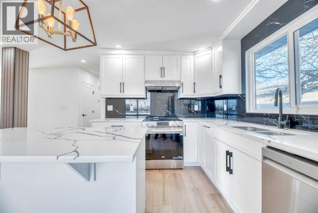 128 Cantrell Place Sw, Calgary, Alberta  T2W 1X2 - Photo 10 - A2277852