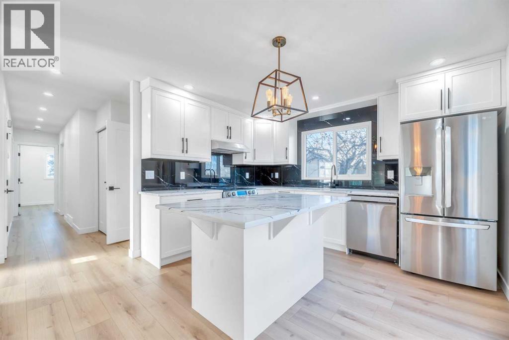 128 Cantrell Place Sw, Calgary, Alberta  T2W 1X2 - Photo 9 - A2277852