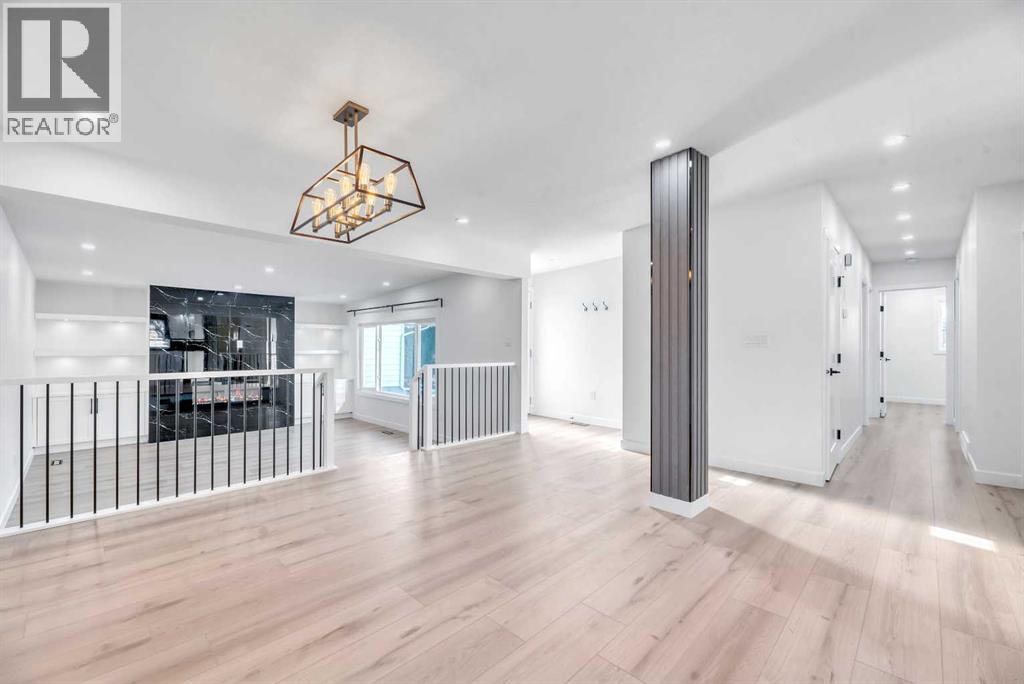 128 Cantrell Place Sw, Calgary, Alberta  T2W 1X2 - Photo 2 - A2277852