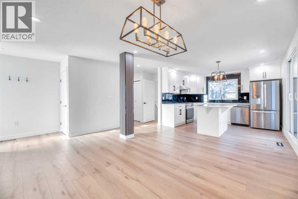 128 Cantrell Place Sw, Calgary, Alberta  T2W 1X2 - Photo 7 - A2277852