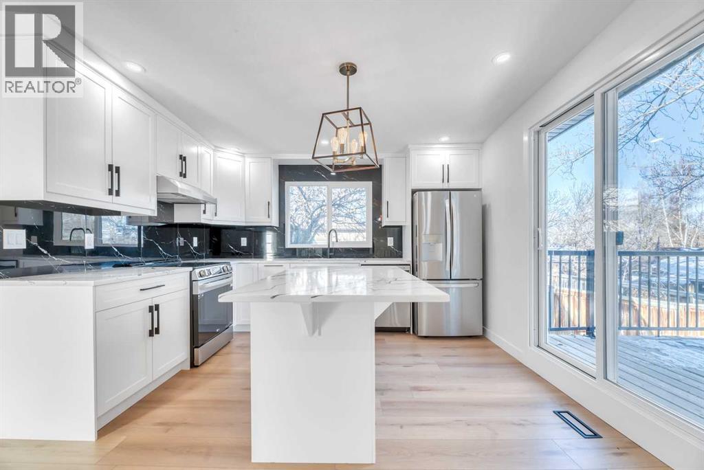 128 Cantrell Place Sw, Calgary, Alberta  T2W 1X2 - Photo 8 - A2277852