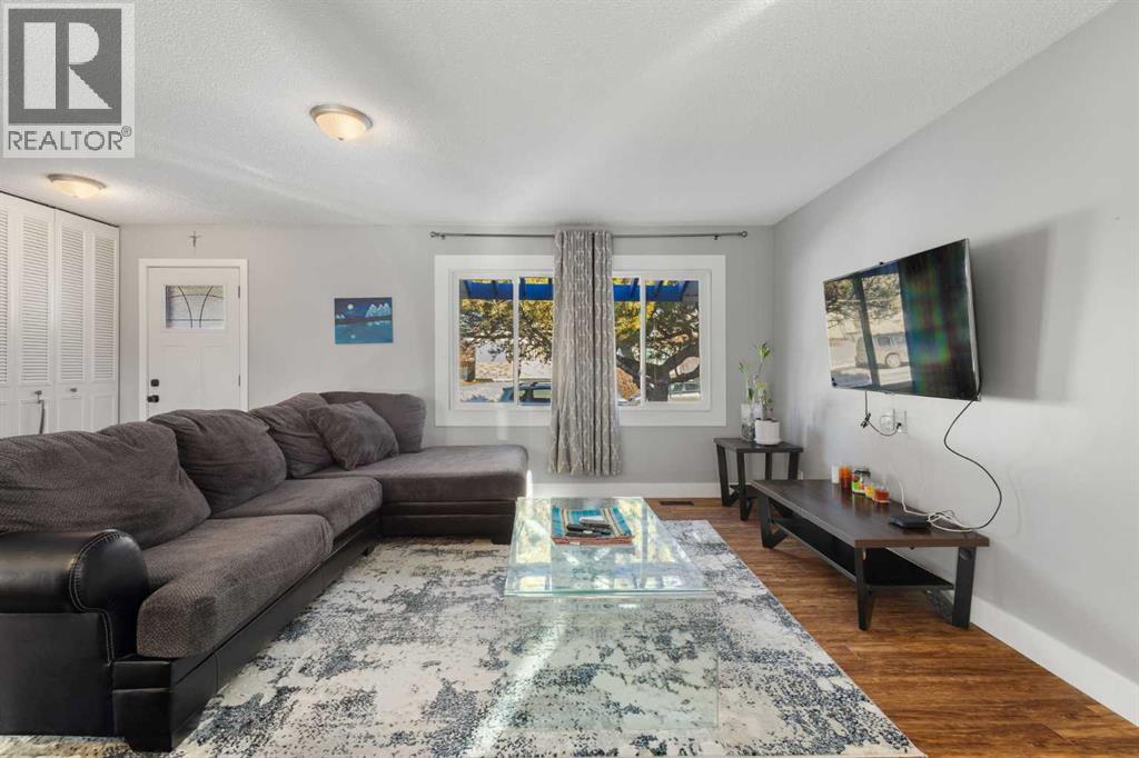 380 Maddock Crescent Ne, Calgary, Alberta  T2A 3W9 - Photo 3 - A2278207