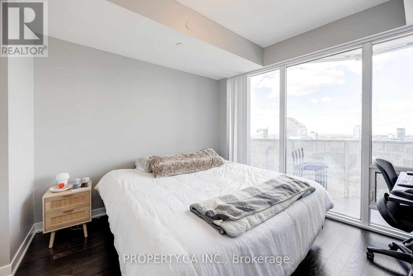 6403 - 88 Harbour Street, Toronto, Ontario  M5J 0C3 - Photo 5 - C12681582