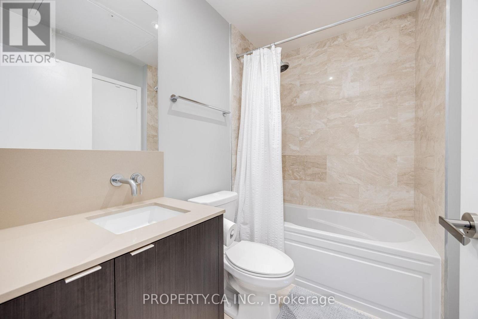 6403 - 88 Harbour Street, Toronto, Ontario  M5J 0C3 - Photo 6 - C12681582