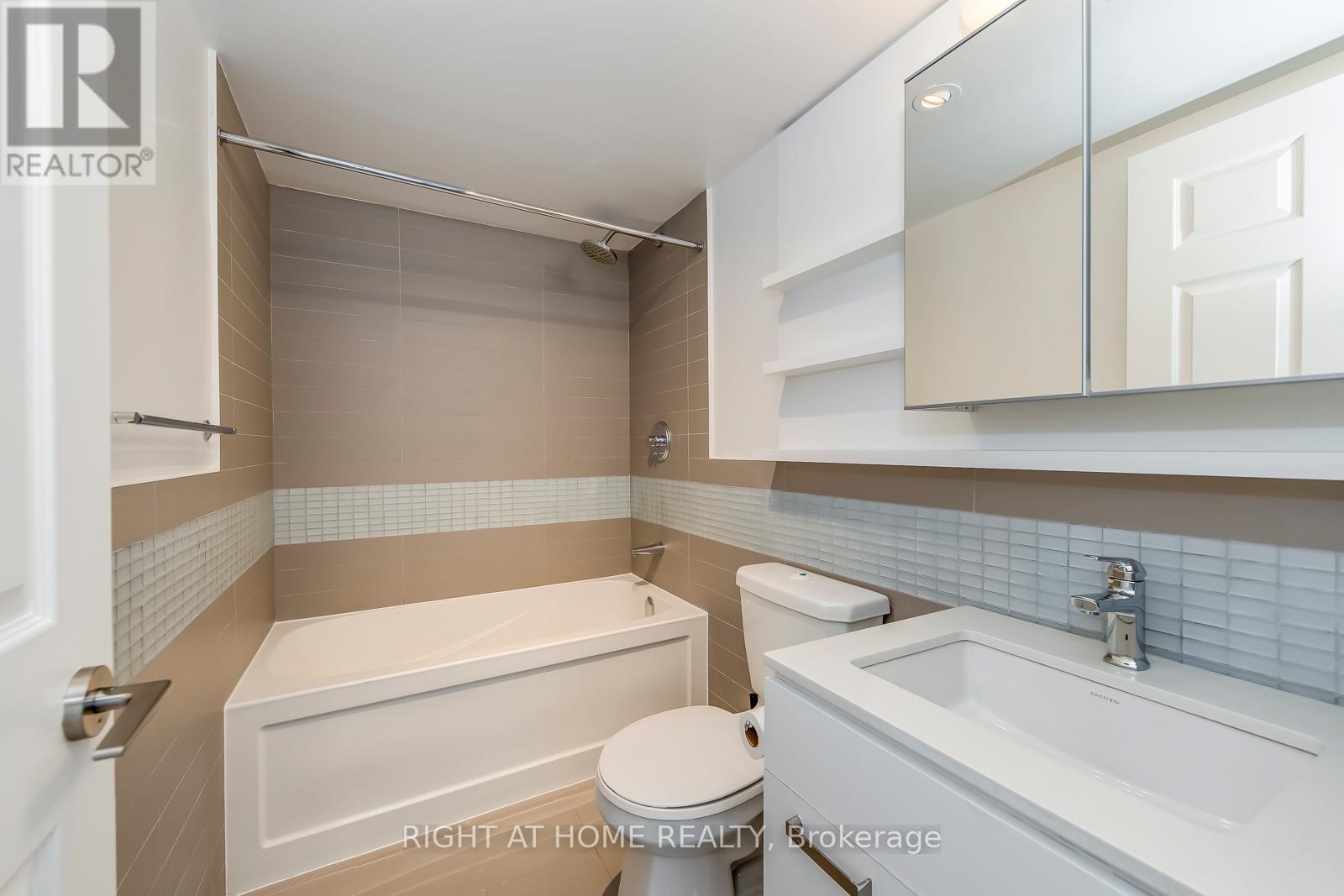 314 - 295 Adelaide Street W, Toronto, Ontario  M5V 0L4 - Photo 26 - C12681622