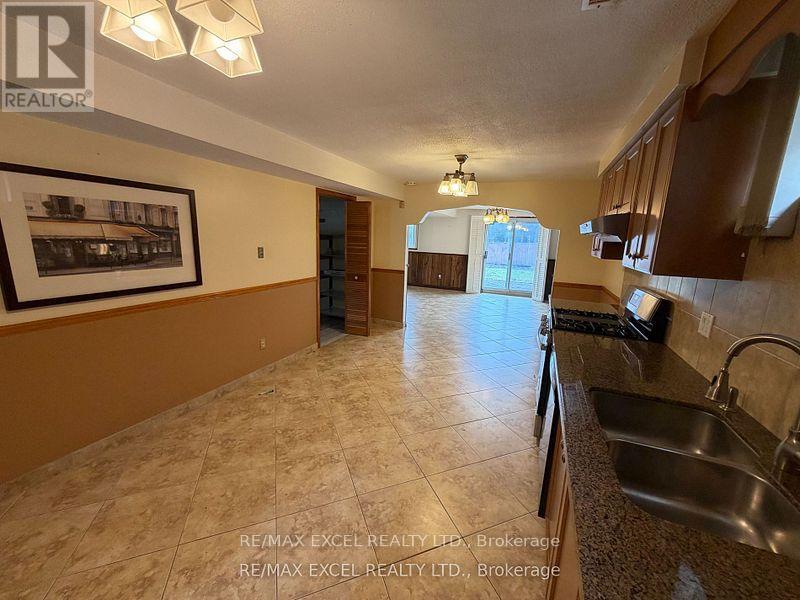 Lower - 71 Hickorynut Drive, Toronto, Ontario  M2J 4W6 - Photo 6 - C12681630