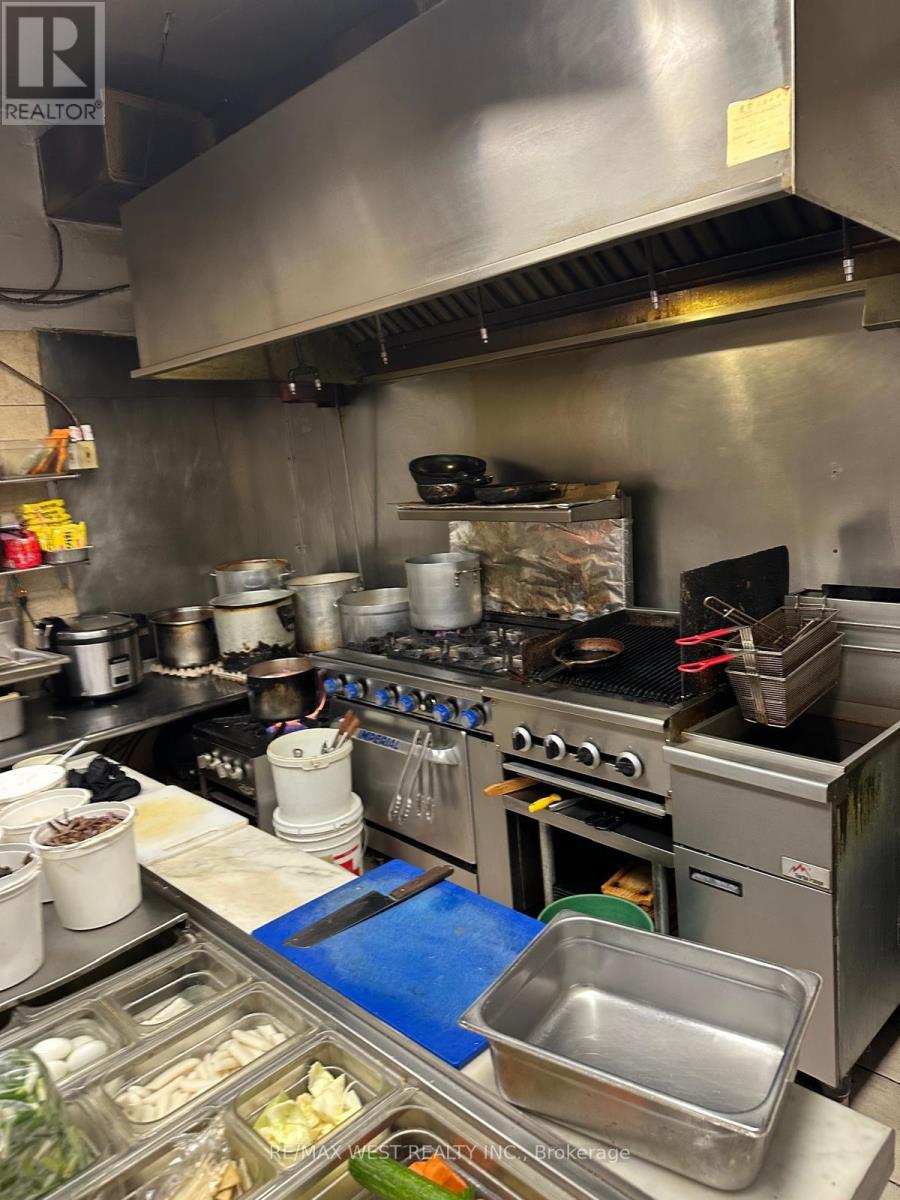 647 Bloor Street W, Toronto, Ontario M6G 1L1 - Photo 11 - C12681652