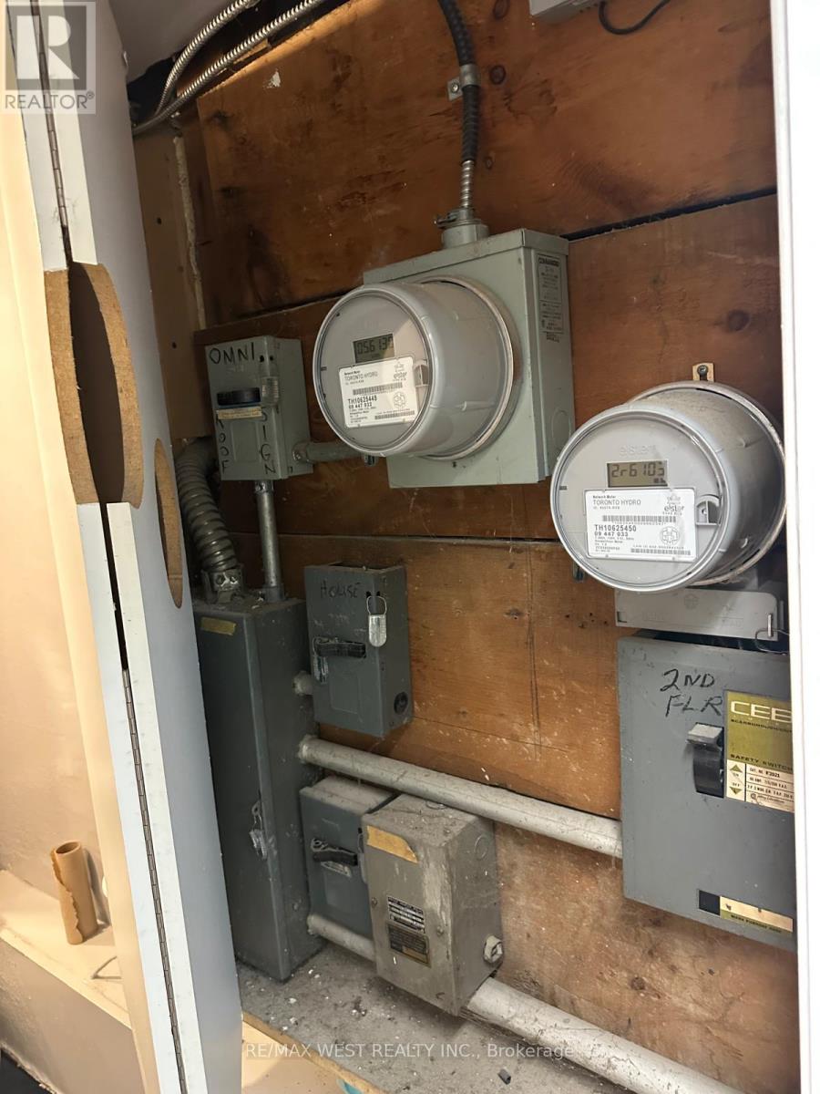 647 Bloor Street W, Toronto, Ontario M6G 1L1 - Photo 17 - C12681652