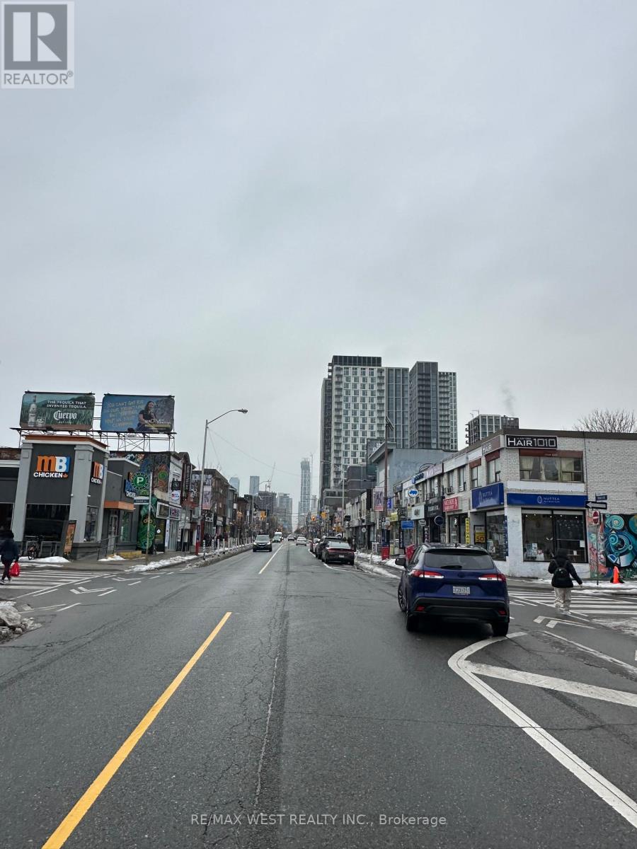 647 Bloor Street W, Toronto, Ontario M6G 1L1 - Photo 6 - C12681652