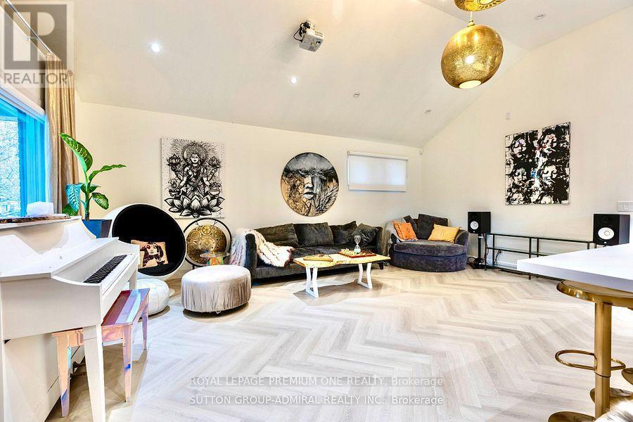 44 Baycrest Avenue, Toronto, Ontario  M6A 1W1 - Photo 9 - C12680660