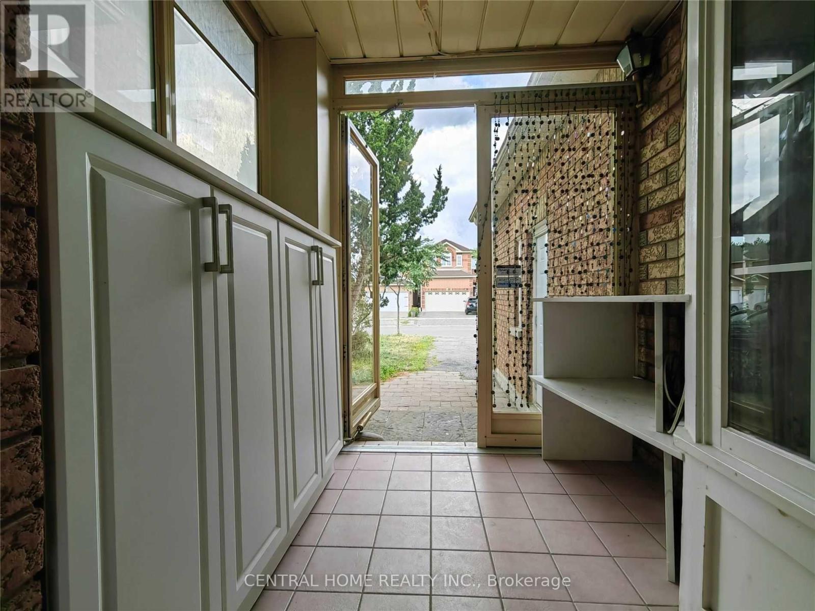 188 Milliken Meadows Drive, Markham, Ontario  L3R 0V9 - Photo 4 - N12681612