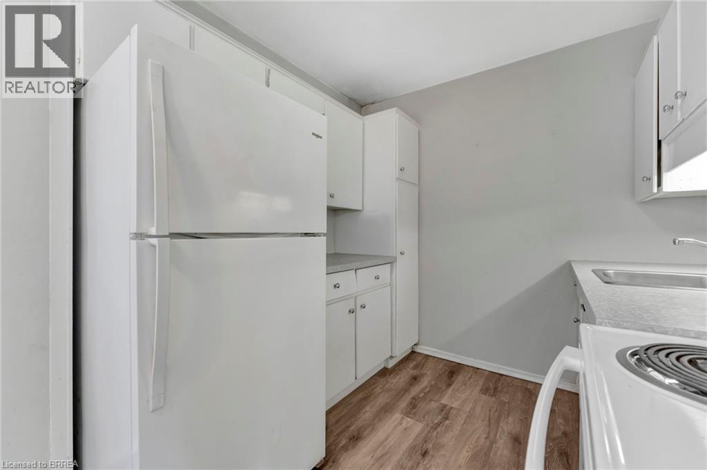 16 East Avenue, Brantford, Ontario  N3S 3L1 - Photo 14 - 40708797