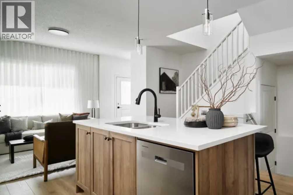 21 Emberside Park, Cochrane, Alberta  T4C 2L6 - Photo 3 - A2262945