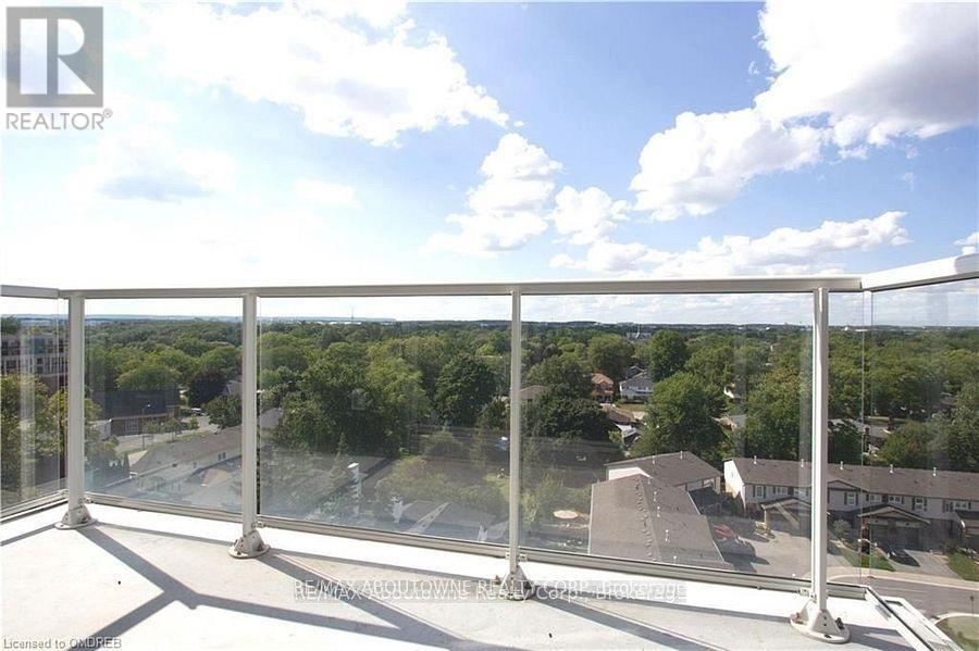 B0102 - 133 Bronte Road, Oakville, Ontario  L6L 3C1 - Photo 11 - W12681574