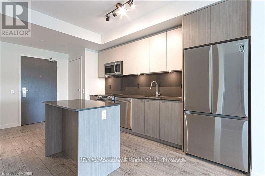 B0102 - 133 Bronte Road, Oakville, Ontario  L6L 3C1 - Photo 2 - W12681574