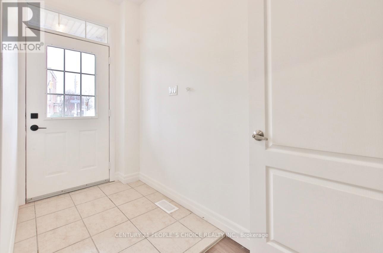 554 Sentinel Road, Toronto, Ontario  M3J 3R9 - Photo 3 - W12681588