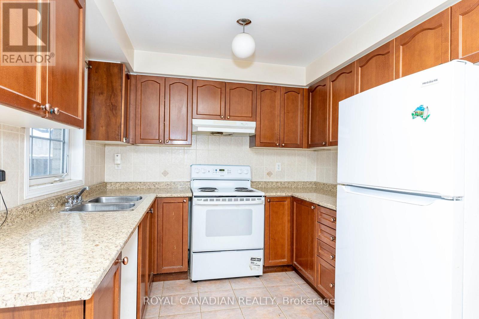 101 Crystalview Crescent, Brampton, Ontario  L6P 2S2 - Photo 17 - W12681624