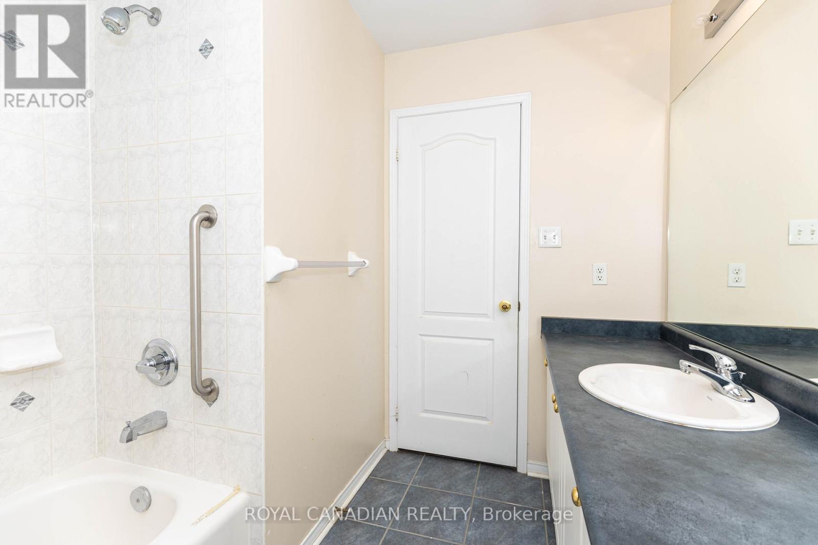 101 Crystalview Crescent, Brampton, Ontario  L6P 2S2 - Photo 34 - W12681624