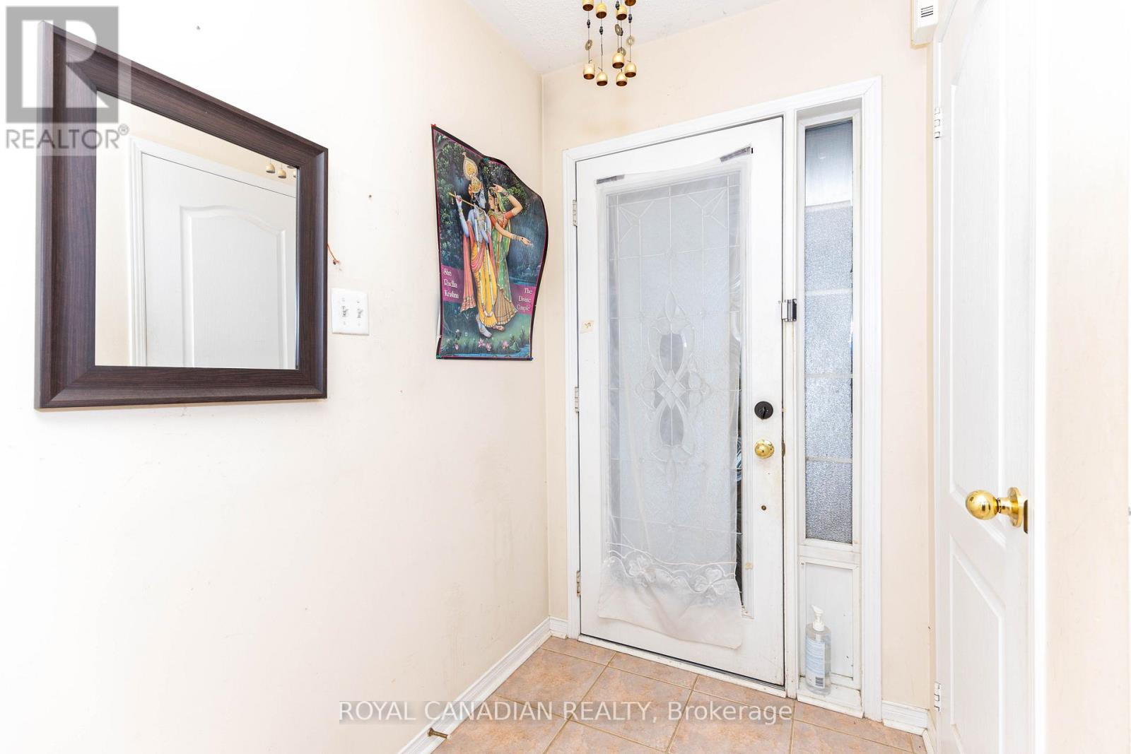 101 Crystalview Crescent, Brampton, Ontario  L6P 2S2 - Photo 6 - W12681624