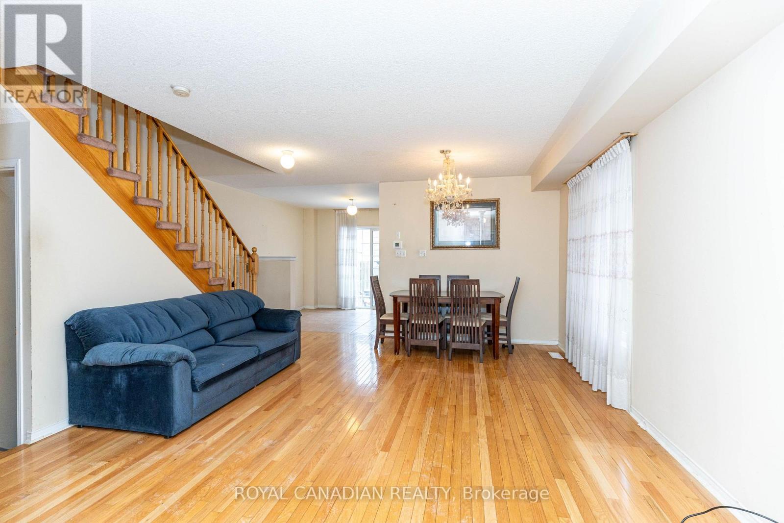 101 Crystalview Crescent, Brampton, Ontario  L6P 2S2 - Photo 8 - W12681624