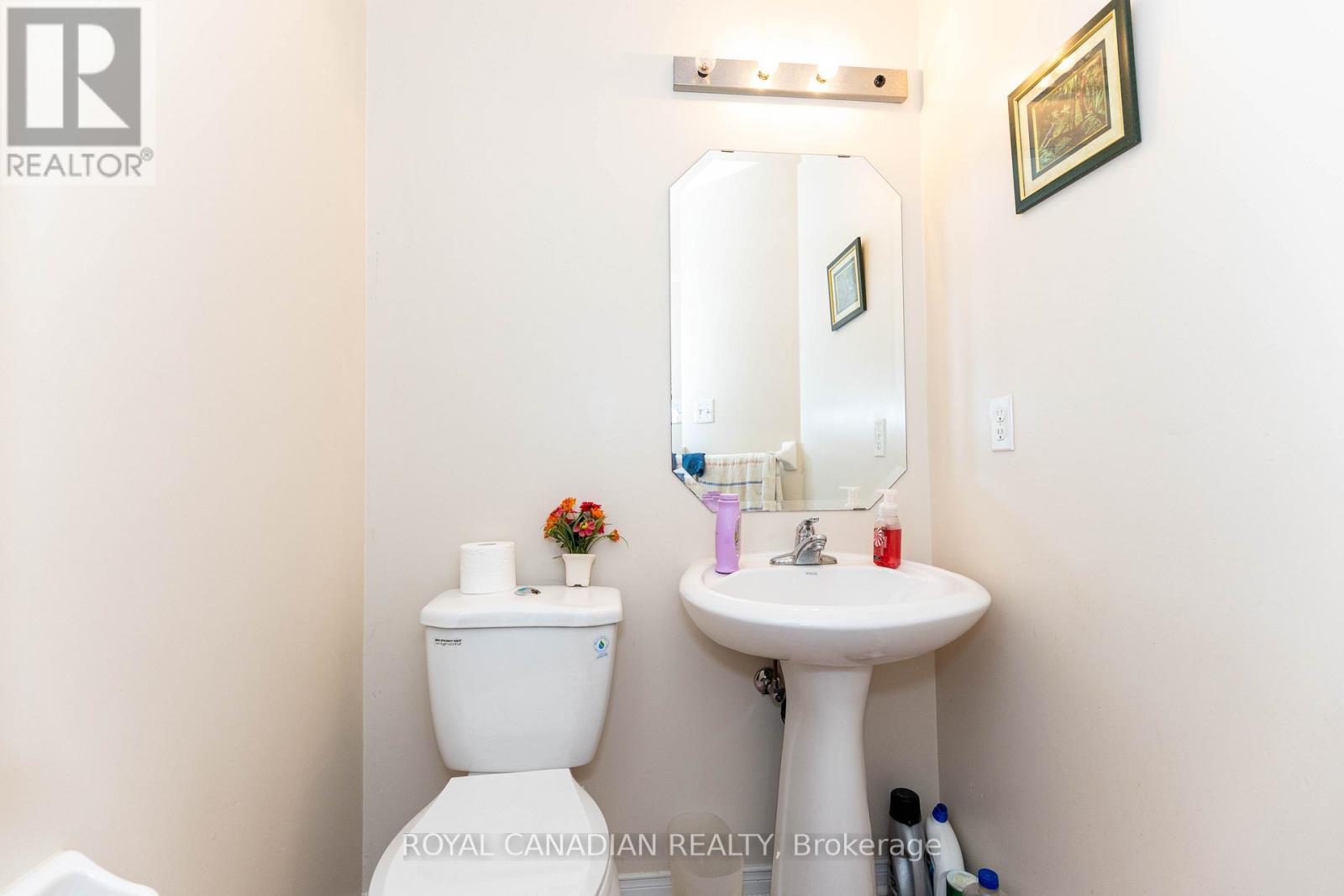 101 Crystalview Crescent, Brampton, Ontario  L6P 2S2 - Photo 9 - W12681624