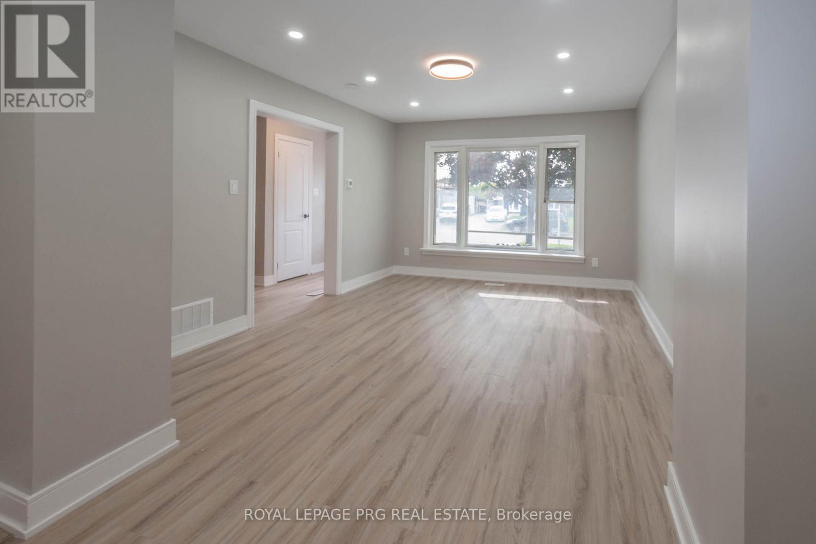 33 Glenmore Crescent, Brampton, Ontario  L6S 1H9 - Photo 7 - W12681640