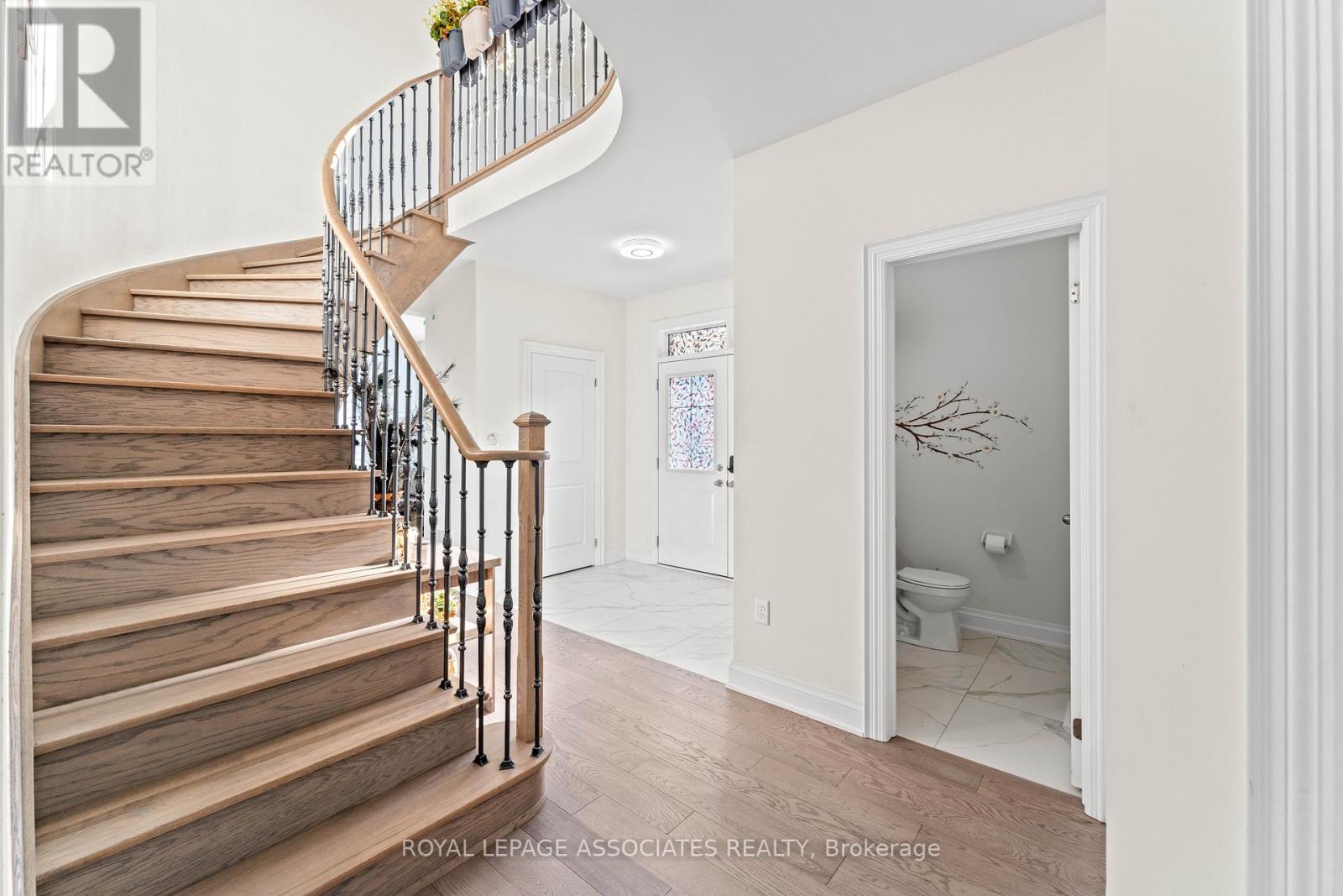 15 Farringdon Crescent, Brampton, Ontario  L7A 4Z5 - Photo 8 - W12681662