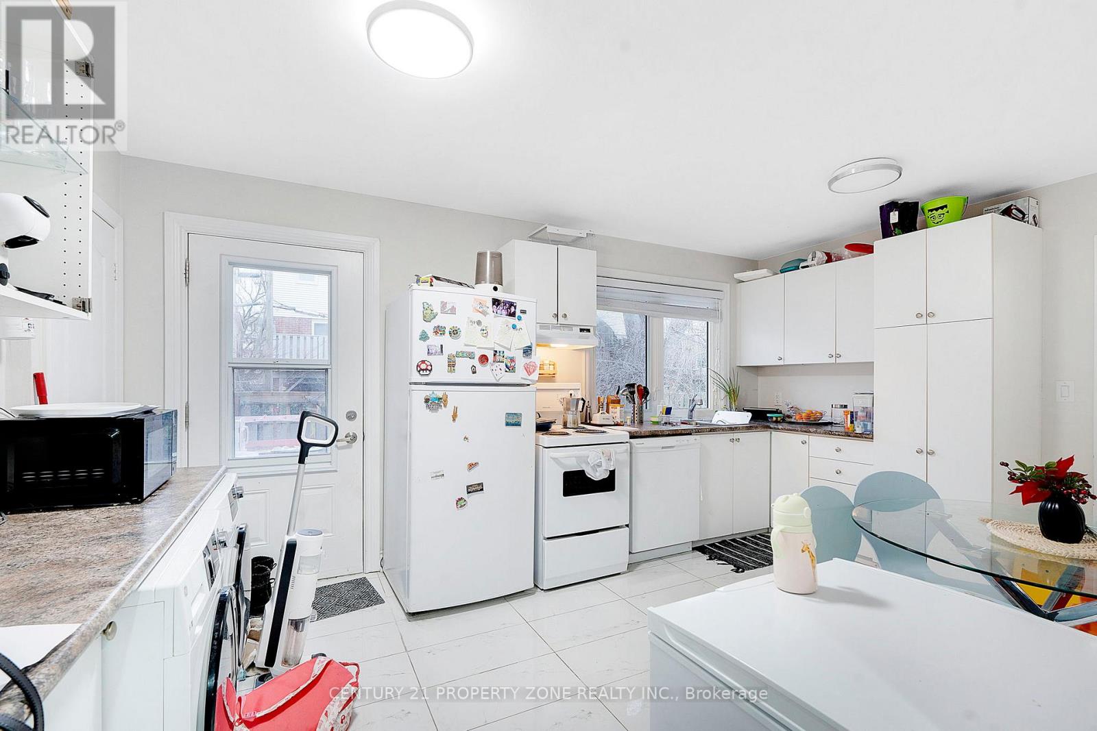 64 Florence Drive, Oakville, Ontario  L6K 1V6 - Photo 11 - W12681668