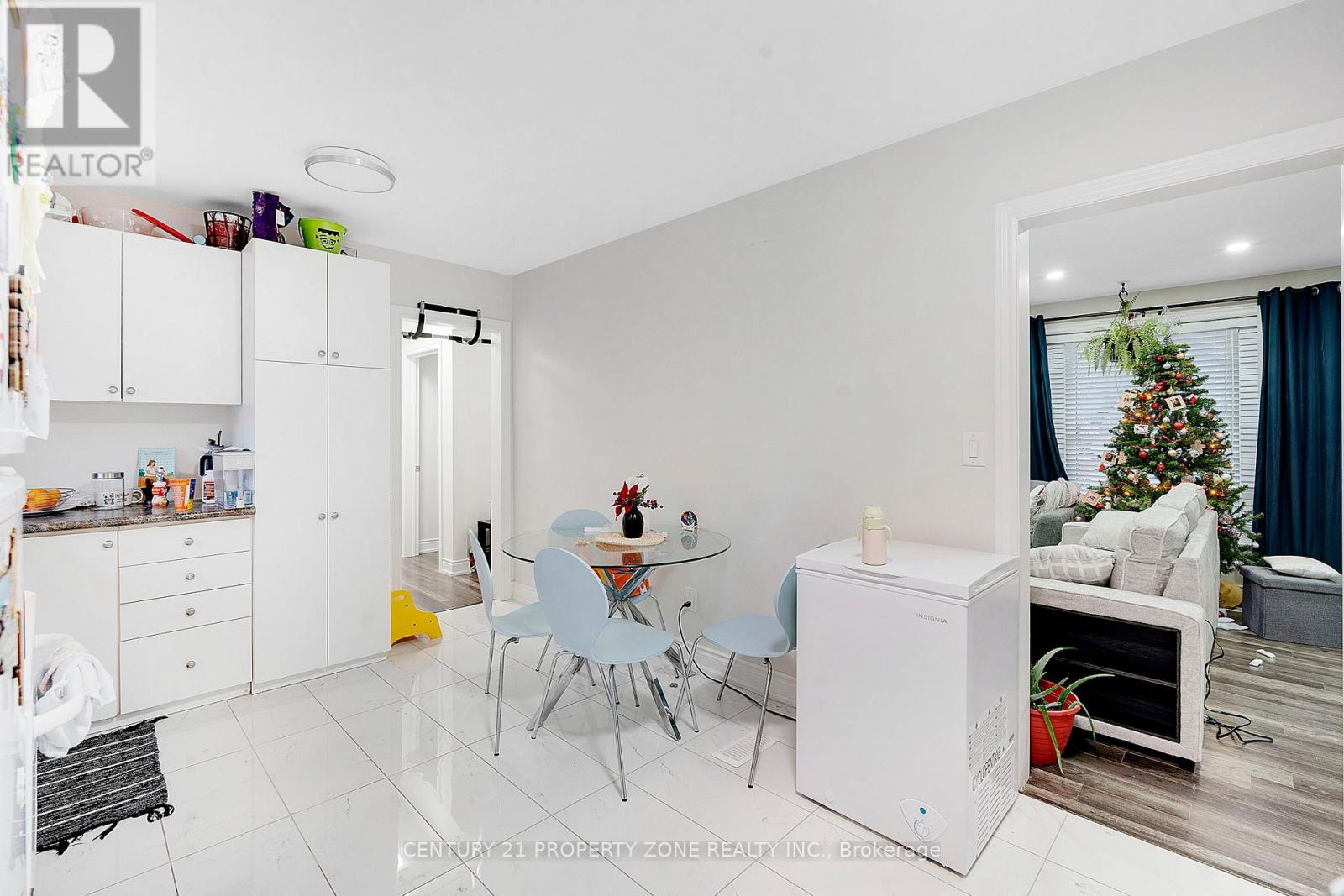 64 Florence Drive, Oakville, Ontario  L6K 1V6 - Photo 12 - W12681668