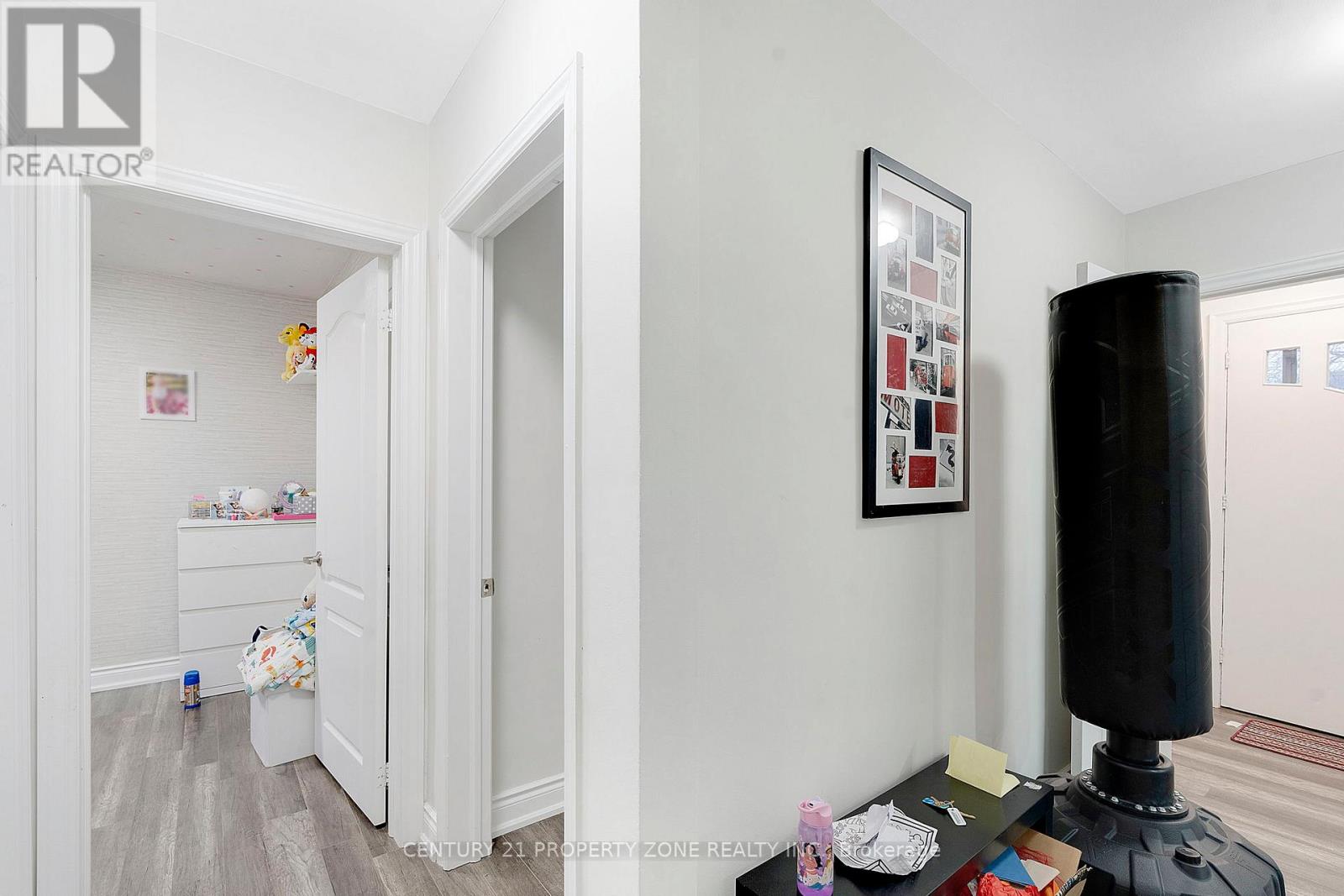 64 Florence Drive, Oakville, Ontario  L6K 1V6 - Photo 13 - W12681668