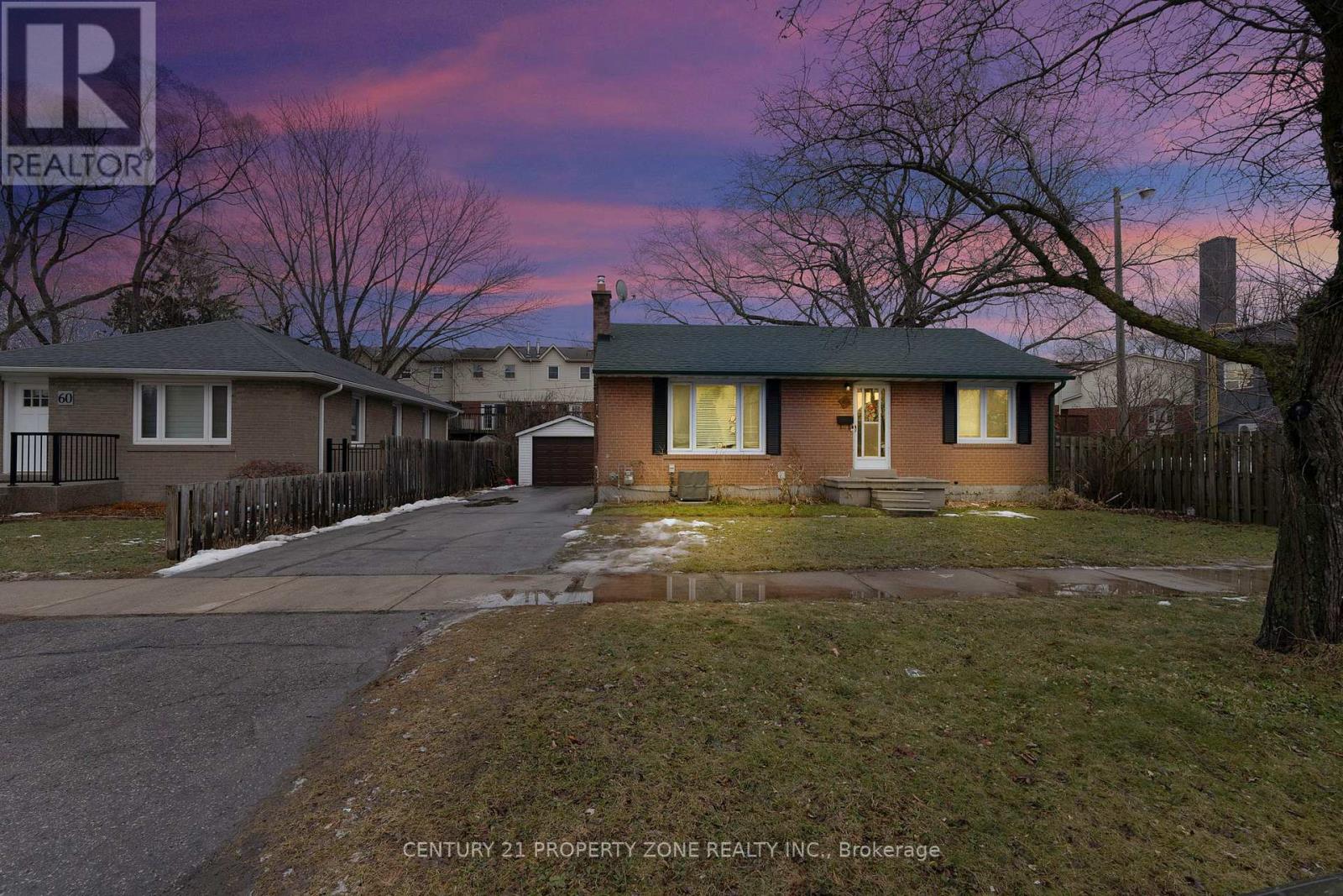 64 Florence Drive, Oakville, Ontario  L6K 1V6 - Photo 2 - W12681668