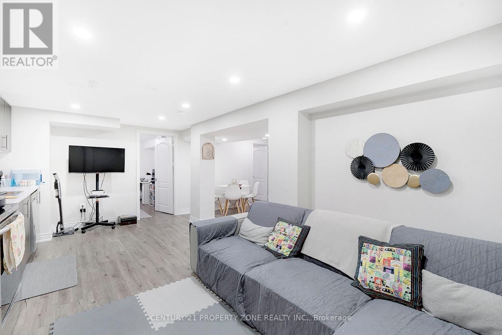 64 Florence Drive, Oakville, Ontario  L6K 1V6 - Photo 22 - W12681668