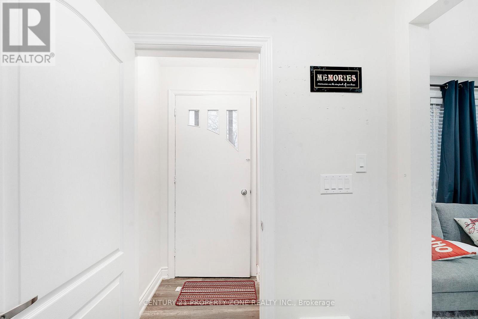 64 Florence Drive, Oakville, Ontario  L6K 1V6 - Photo 5 - W12681668