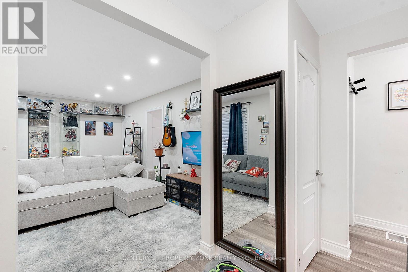 64 Florence Drive, Oakville, Ontario  L6K 1V6 - Photo 7 - W12681668