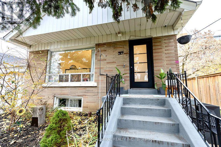 44 Baycrest Avenue, Toronto, Ontario  M6A 1W1 - Photo 2 - C12680660