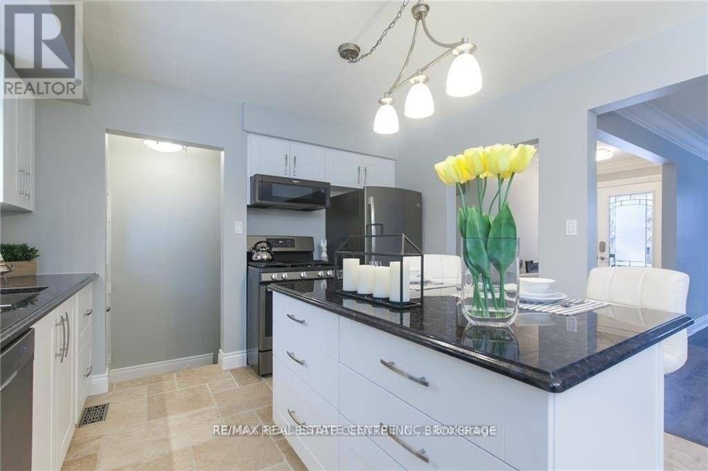 Upper - 119 Alison Avenue, Cambridge, Ontario  N1R 1N5 - Photo 10 - X12681658