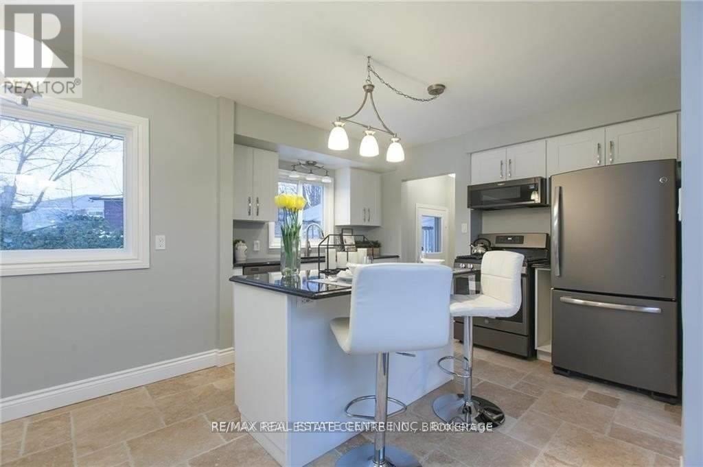 Upper - 119 Alison Avenue, Cambridge, Ontario  N1R 1N5 - Photo 12 - X12681658