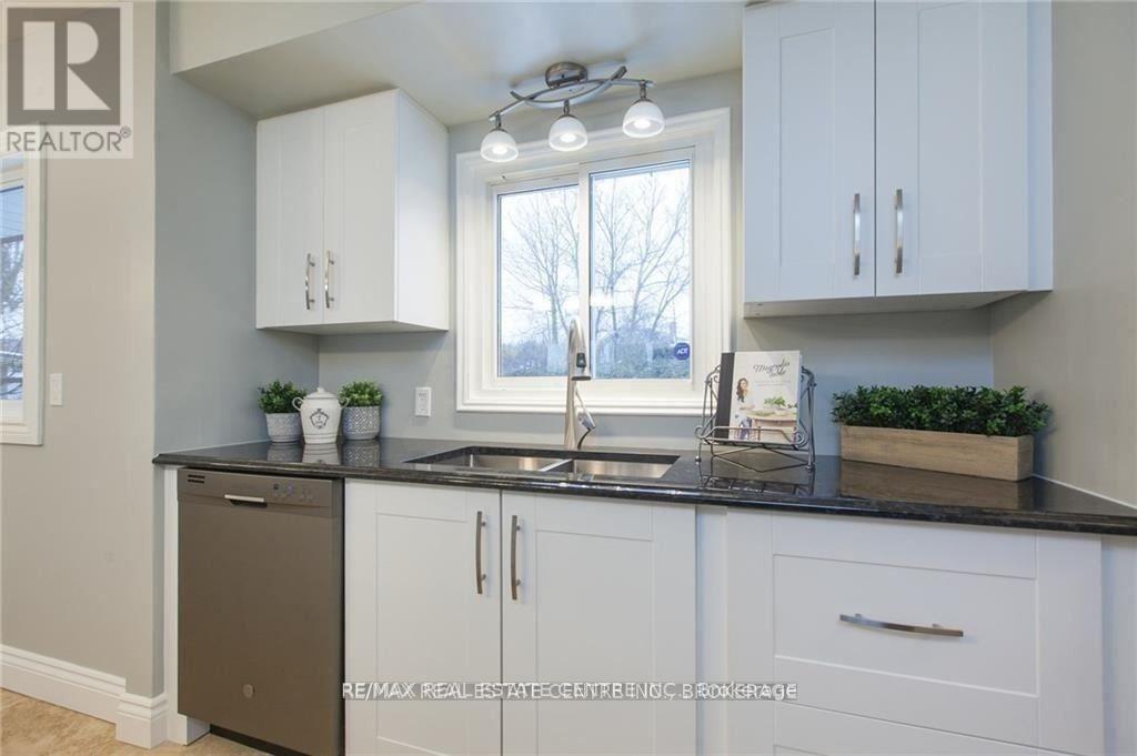 Upper - 119 Alison Avenue, Cambridge, Ontario  N1R 1N5 - Photo 15 - X12681658