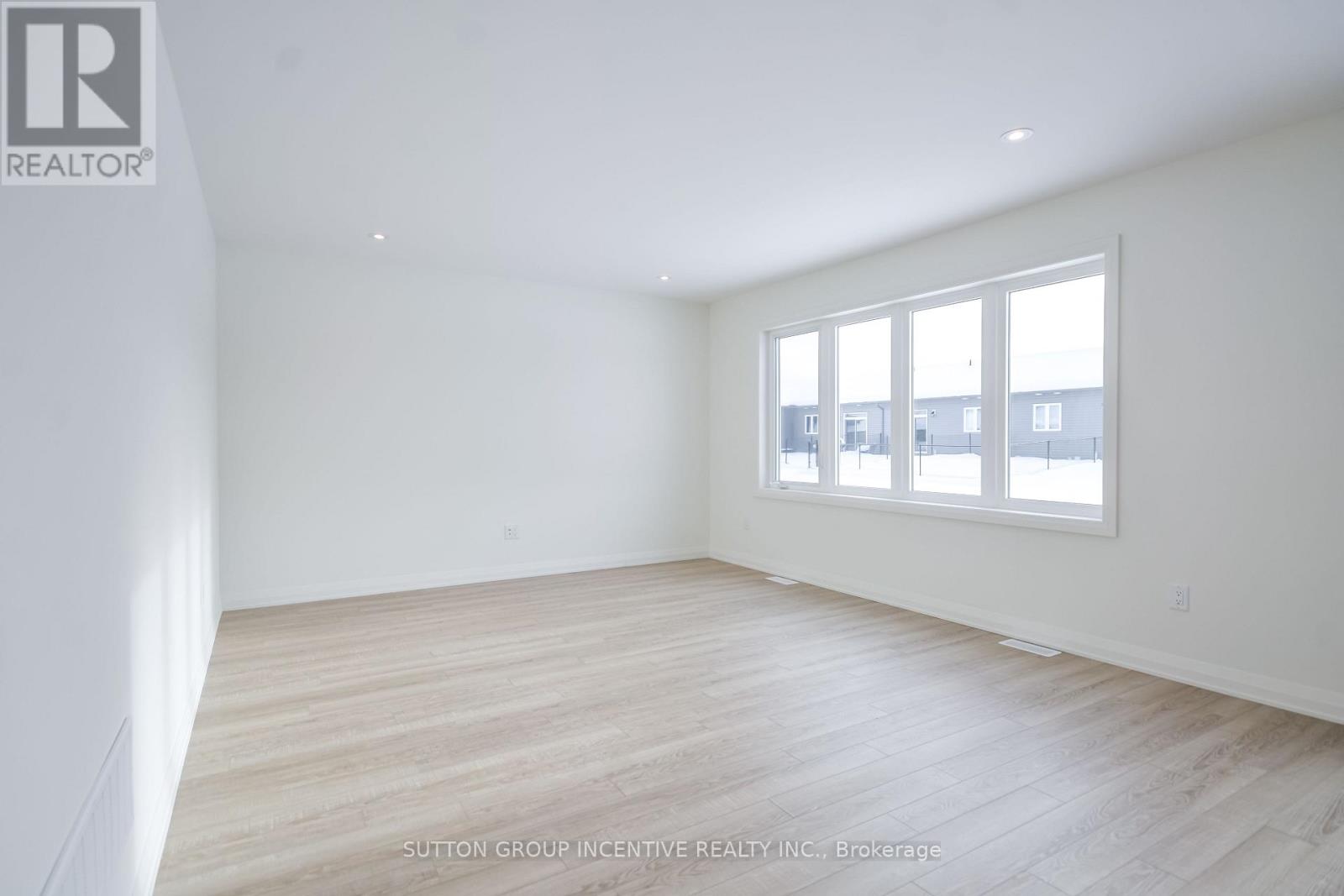 47 Harold Avenue, Severn, Ontario  L0K 1E0 - Photo 42 - S12662260