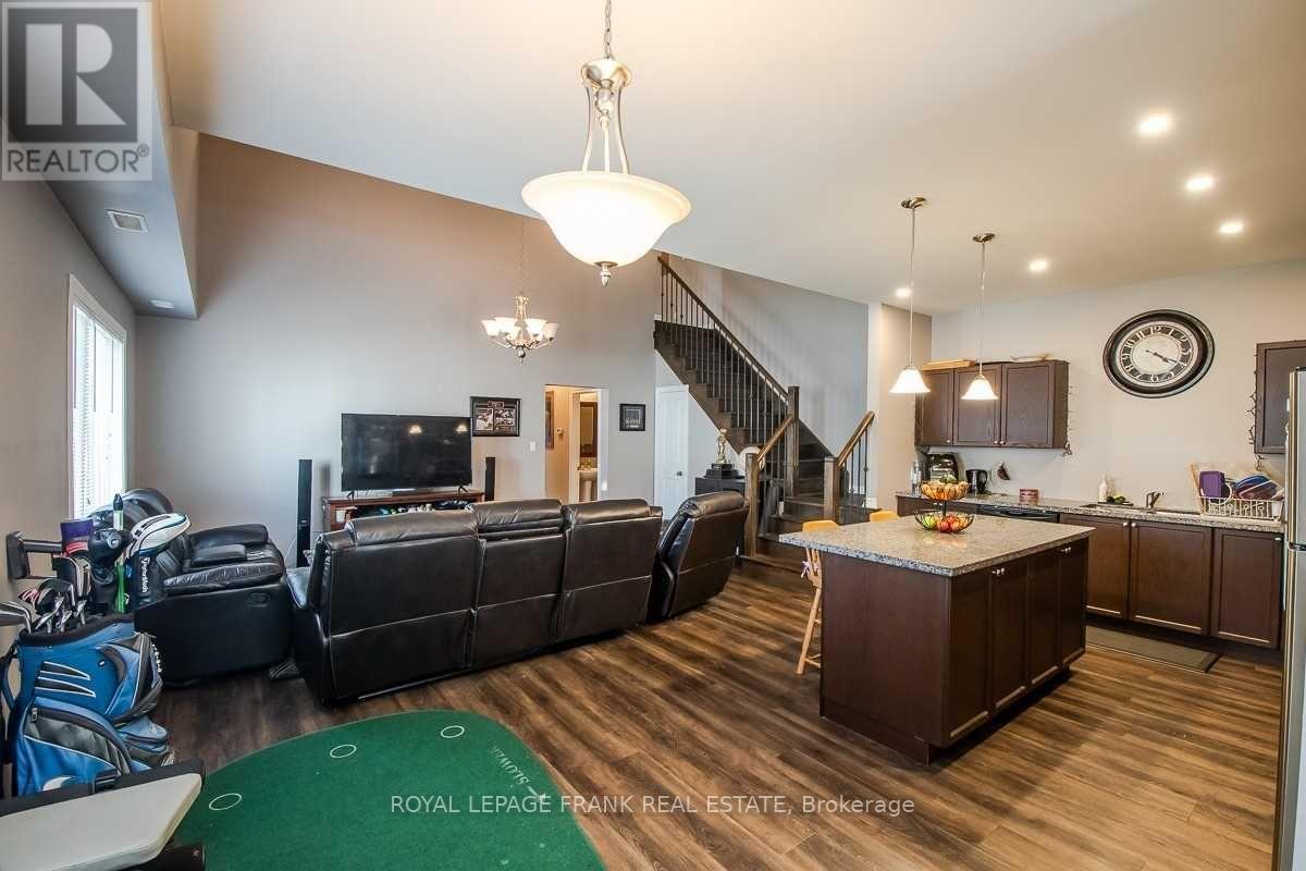 805a Dundas Street W, Whitby, Ontario  L1N 2N6 - Photo 5 - E12681692