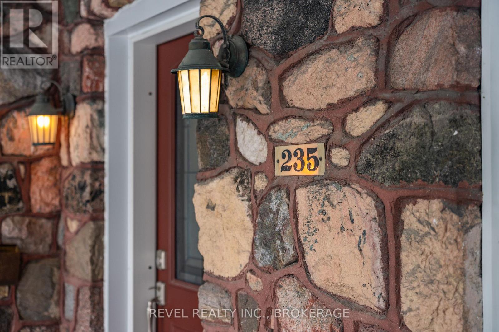 235 Park Street, Kingston, Ontario  K7L 1K4 - Photo 2 - X12681784