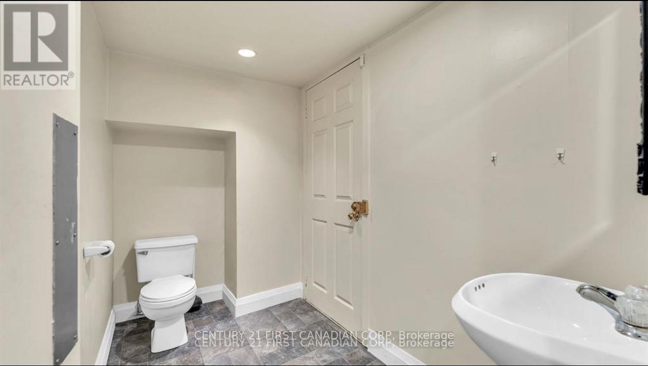 411 Main St Street S, South Huron, Ontario  N0M 1S2 - Photo 5 - X12681898