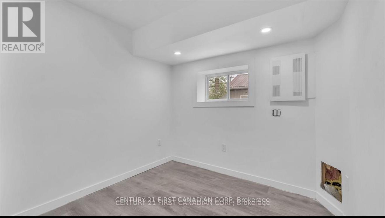 413 Main St Street S, South Huron, Ontario  N0M 1S2 - Photo 6 - X12681904