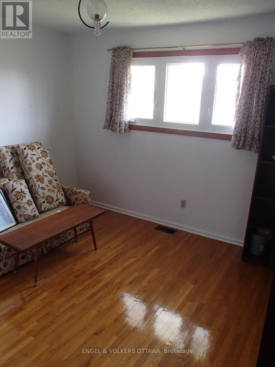 890 Greenbriar Avenue, Ottawa, Ontario  K2C 3L1 - Photo 10 - X12681828