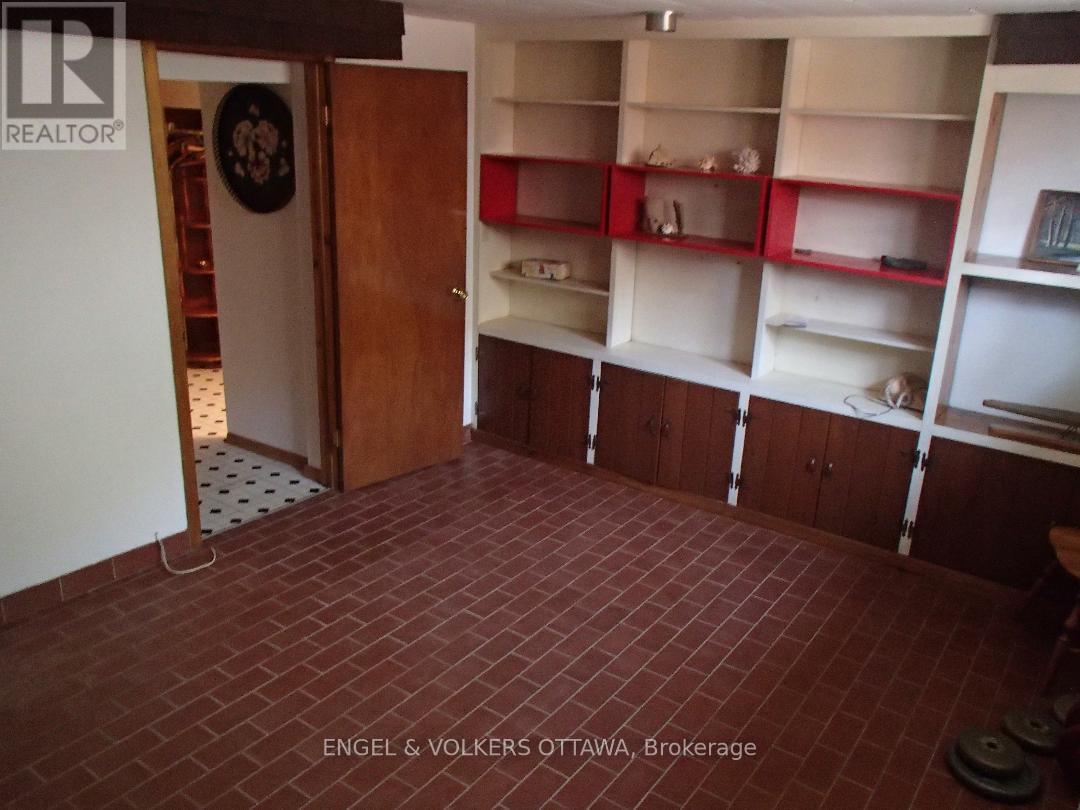 890 Greenbriar Avenue, Ottawa, Ontario  K2C 3L1 - Photo 2 - X12681828