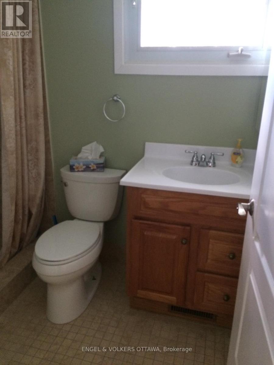 890 Greenbriar Avenue, Ottawa, Ontario  K2C 3L1 - Photo 4 - X12681828