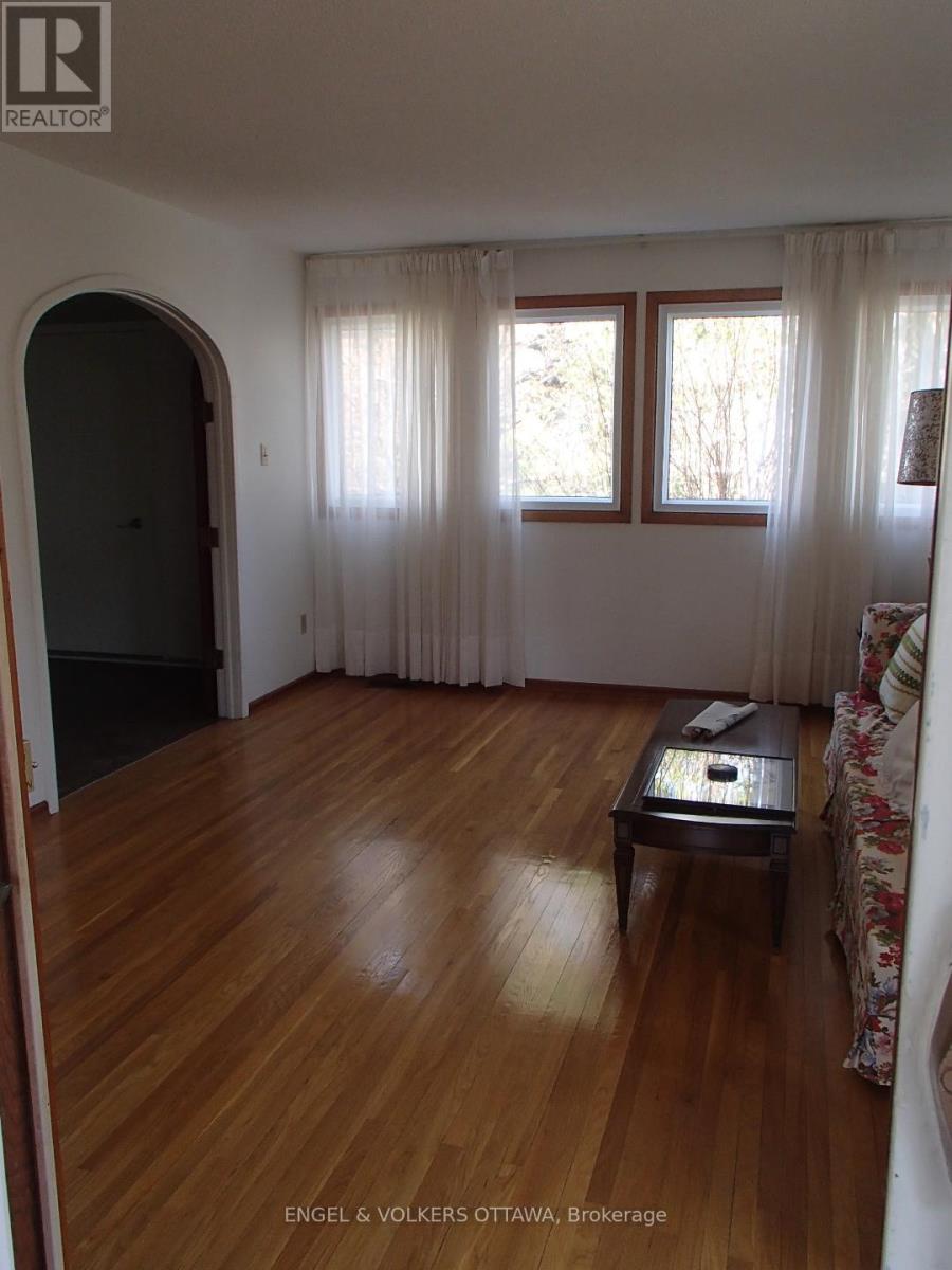 890 Greenbriar Avenue, Ottawa, Ontario  K2C 3L1 - Photo 6 - X12681828