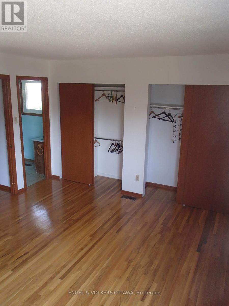 890 Greenbriar Avenue, Ottawa, Ontario  K2C 3L1 - Photo 8 - X12681828