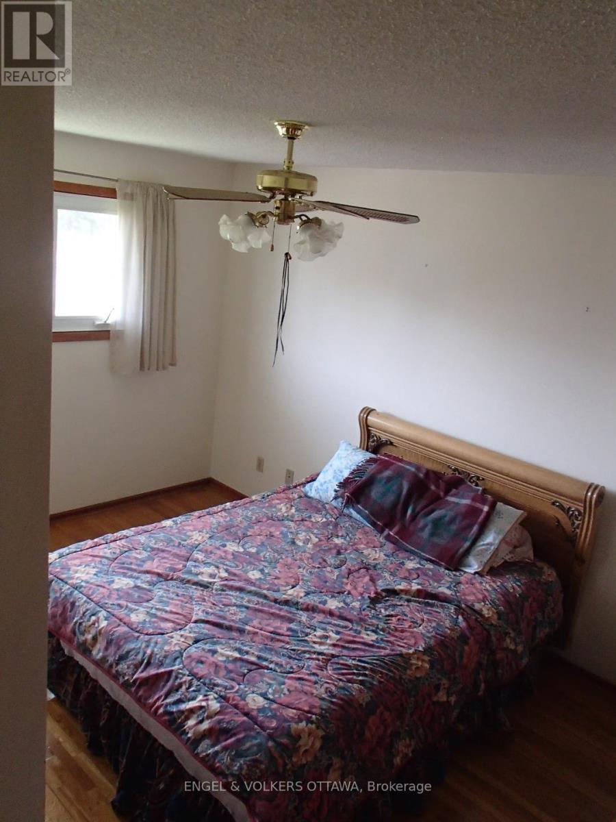 890 Greenbriar Avenue, Ottawa, Ontario  K2C 3L1 - Photo 9 - X12681828