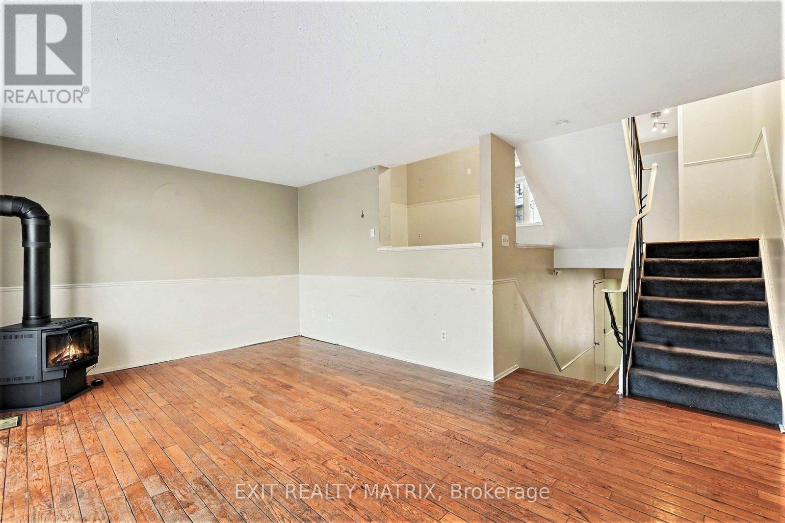 48 Peary Way, Ottawa, Ontario  K2L 1Z8 - Photo 5 - X12681832